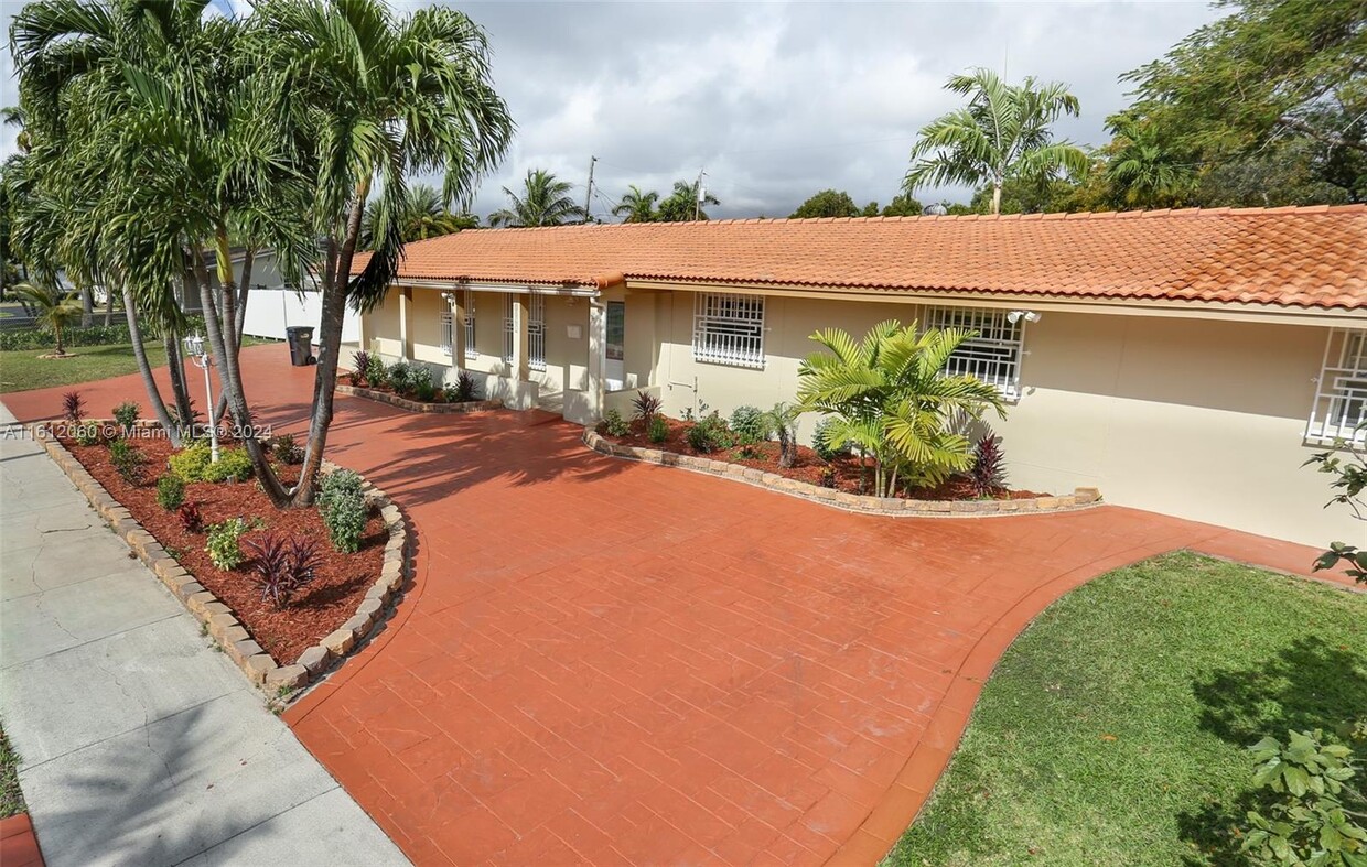 Foto principal - 8861 SW 88th St