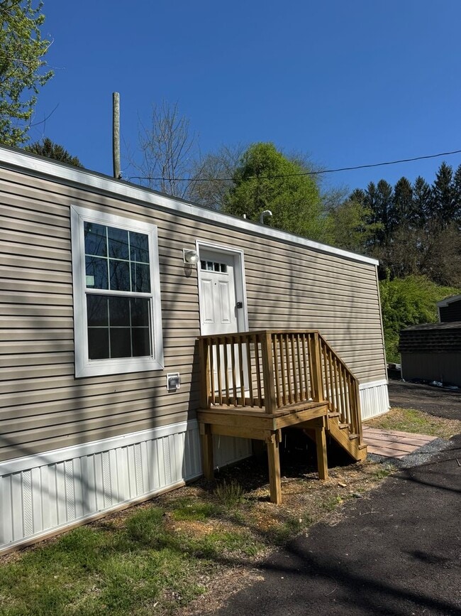 Building Photo - 465 Royal Manor Rd