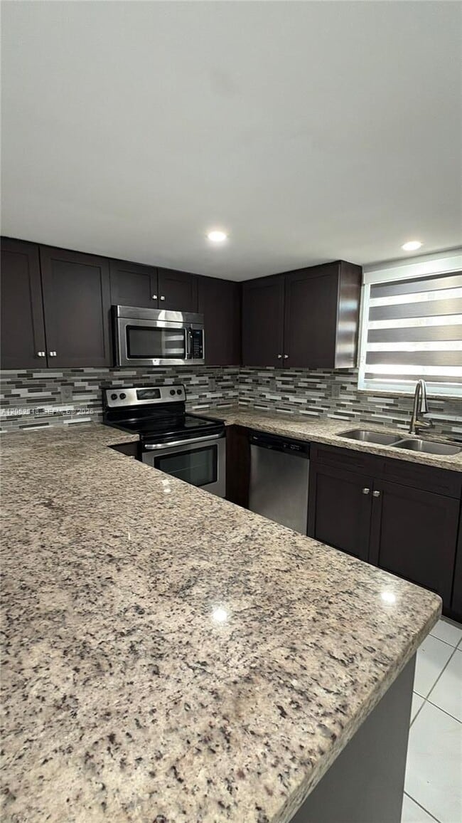Foto del edificio - 551 NW 82nd Ave