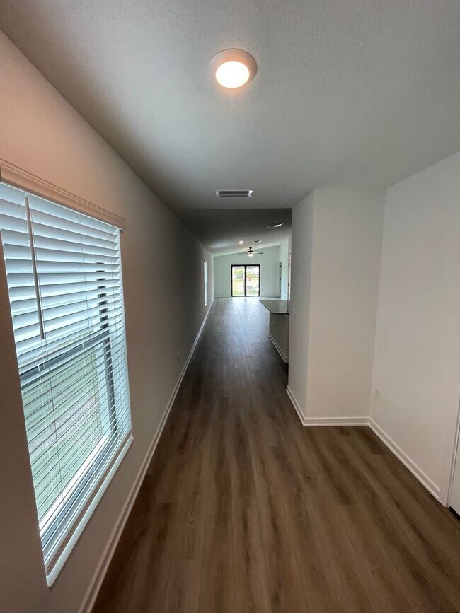 Building Photo - 5665 Deep River Ave Clair-Mel City, FL 33619