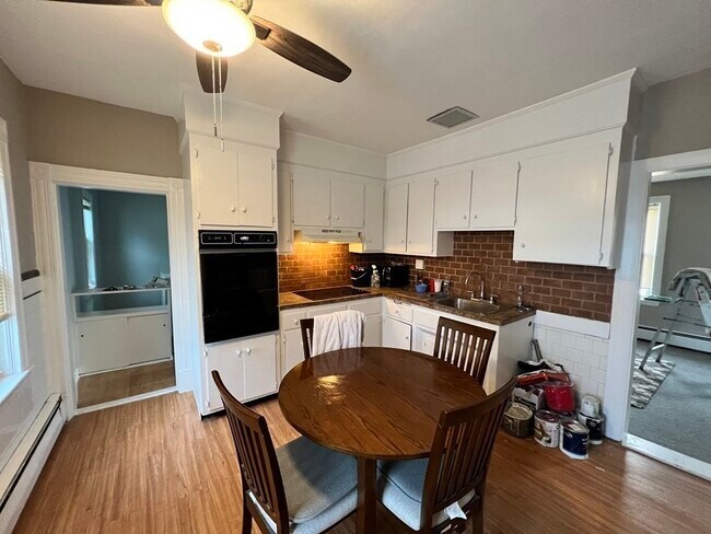 Building Photo - 354 Revere St