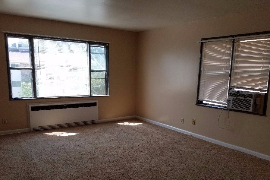 Foto principal - 3058 Poppleton Ave