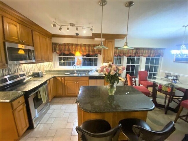 Foto del edificio - 8310 Chestnut Farm Ln