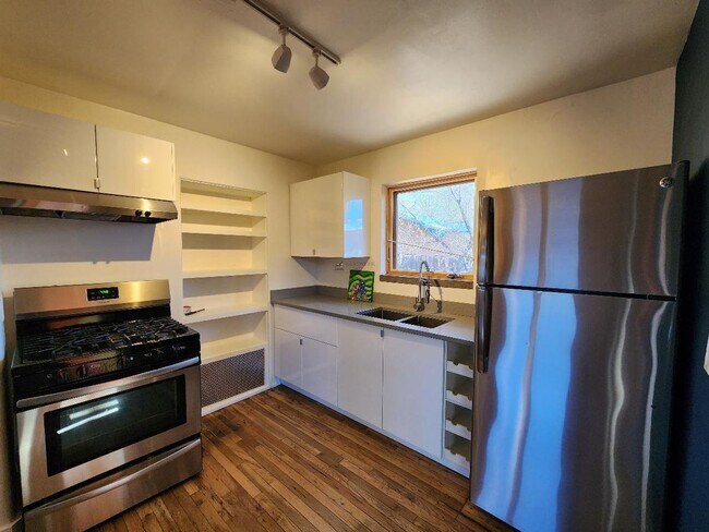 Foto del edificio - 235 Irvine St