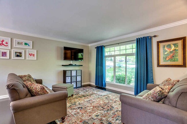 Building Photo - 1201 E Woodshire Dr