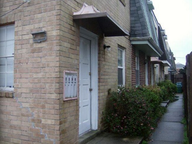 Building Photo - 2116 Manson Ave