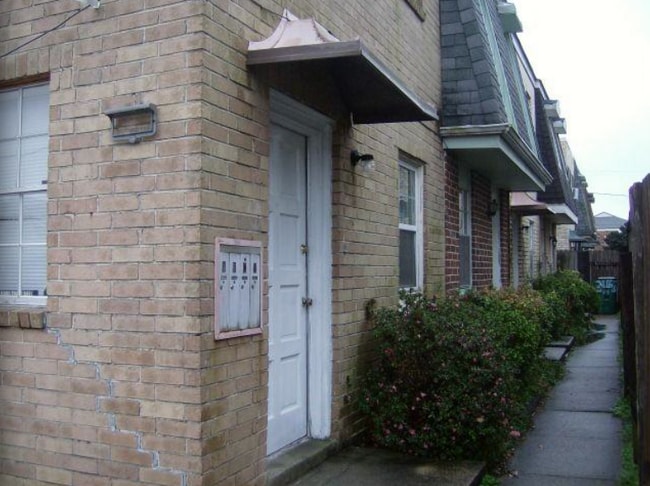 Building Photo - 2116 Manson Ave