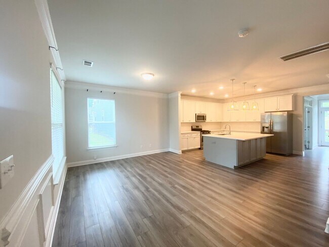 Foto del edificio - Incredible Townhome in Belmont!