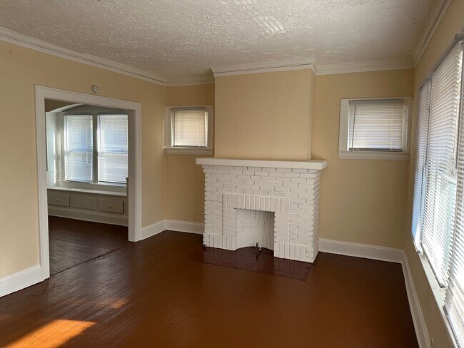 Building Photo - 3229 E 121st