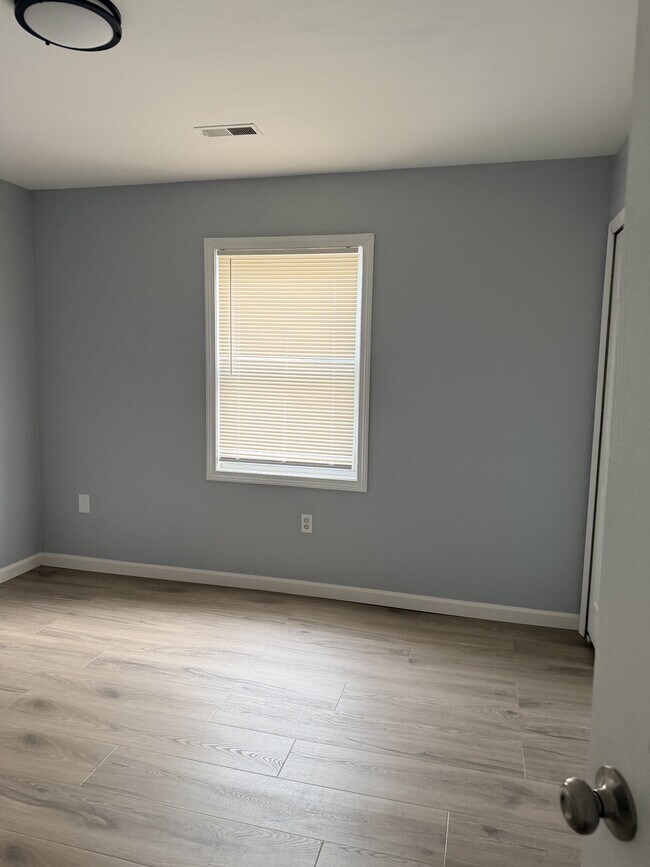 Building Photo - 23812 Columbus Ave