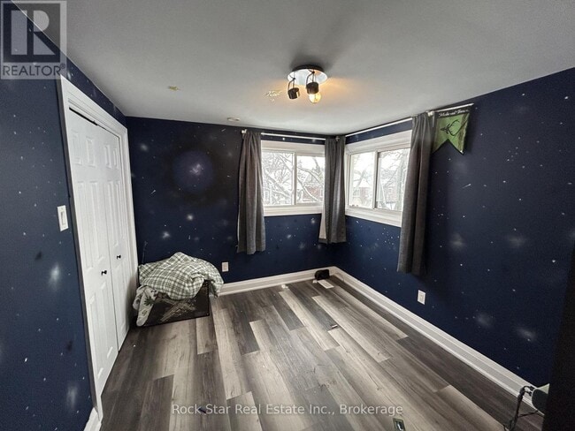 Photo du bâtiment - 30 W 1st St