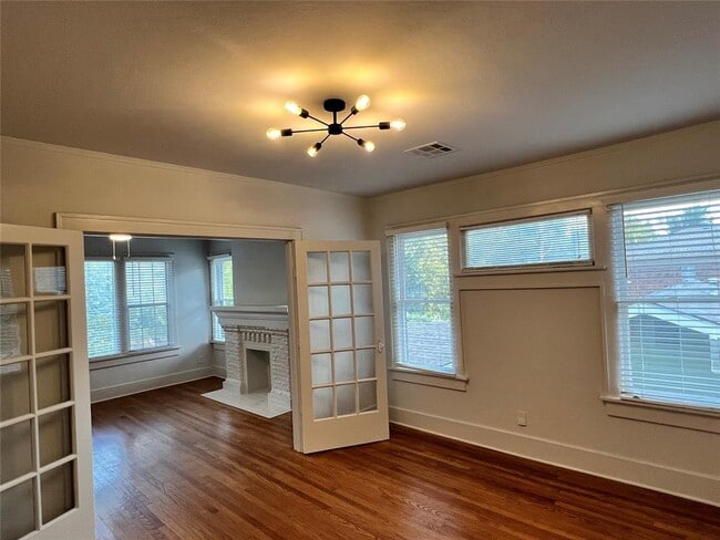Building Photo - 3019 N Robinson Ave