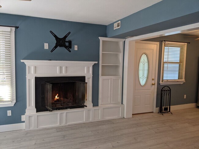 Foto del edificio - Bright and Open Floor Plan Across the Street from the Beach!
