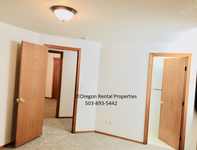 Building Photo - 8108 SE Knight St