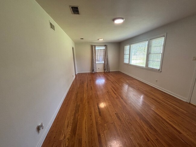 Foto del edificio - 9834 Cal Rd