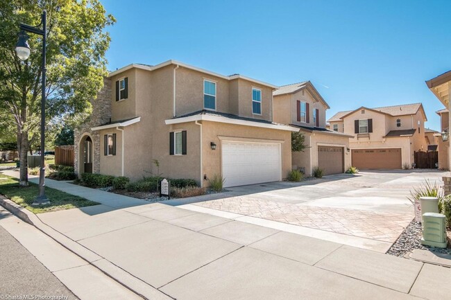 Building Photo - 3 Bedroom in Shasta View Gardens