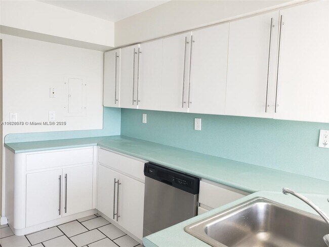 Foto del edificio - 16570 NE 26th Ave