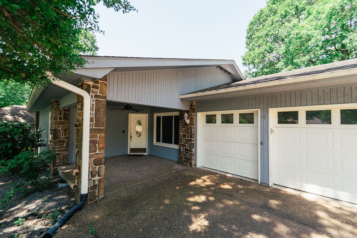 Primary Photo - Beautiful Backyard Oasis on the Golf Course!