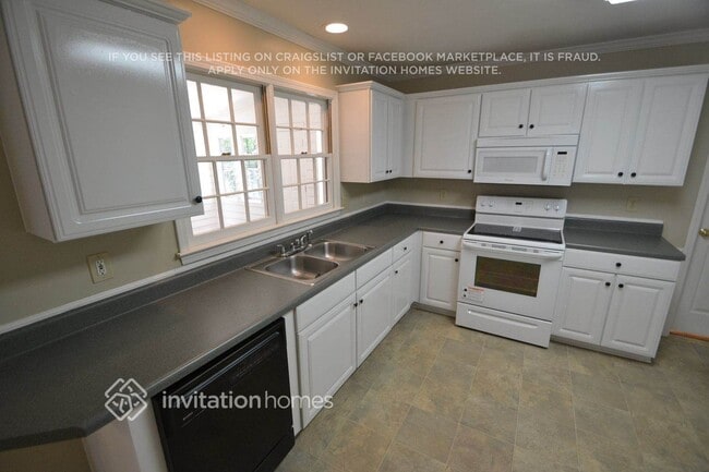 Foto del edificio - 613 Dahlia Way