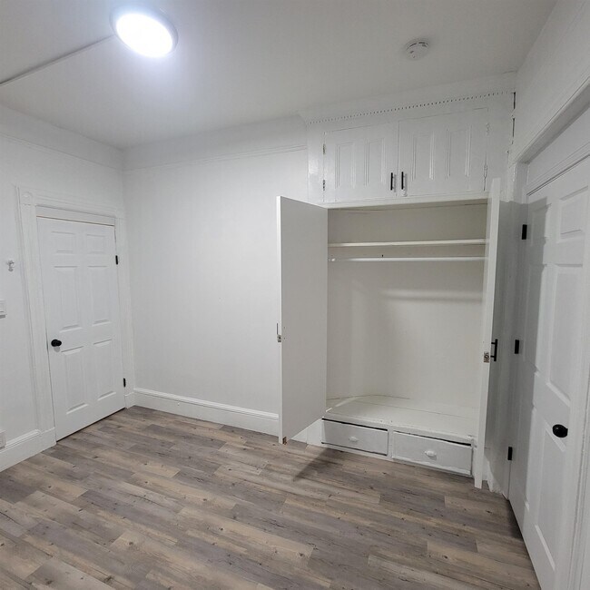 Building Photo - 515 Palisade Ave