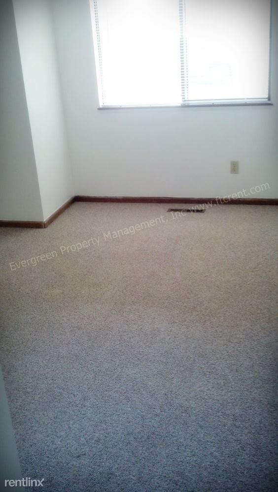Building Photo - 700 Ponderosa Dr