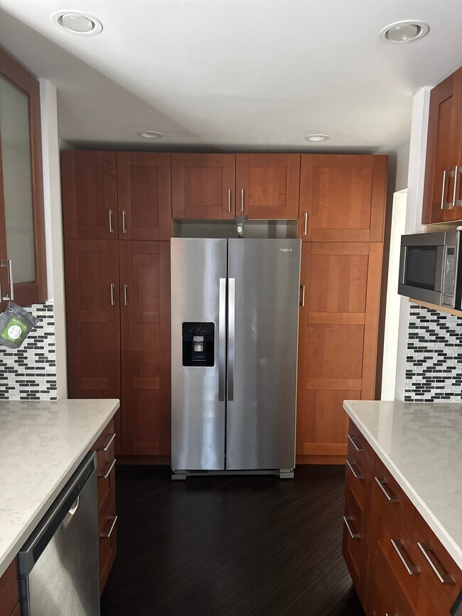 Building Photo - 264 Rosebay Dr