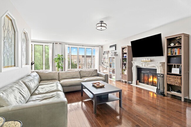 Building Photo - Amazing 3 bedroom