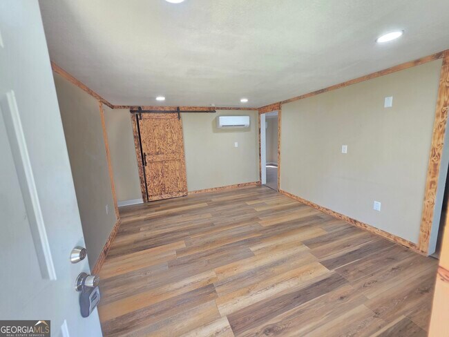 Foto del edificio - 1030 Dennis St