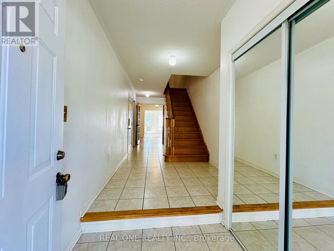 Building Photo - 104 Revelstoke Crescent