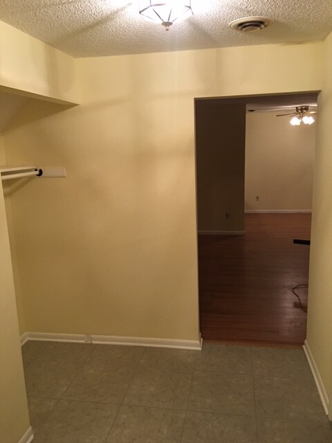Building Photo - 104 Greenwich Dr