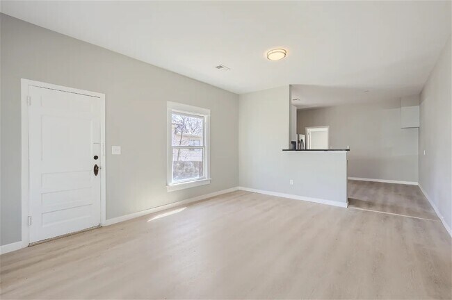 Foto del edificio - 526 W 5th St