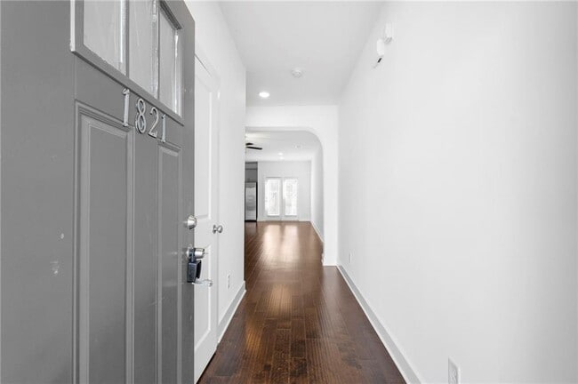 Building Photo - 1821 Edgehill Dr