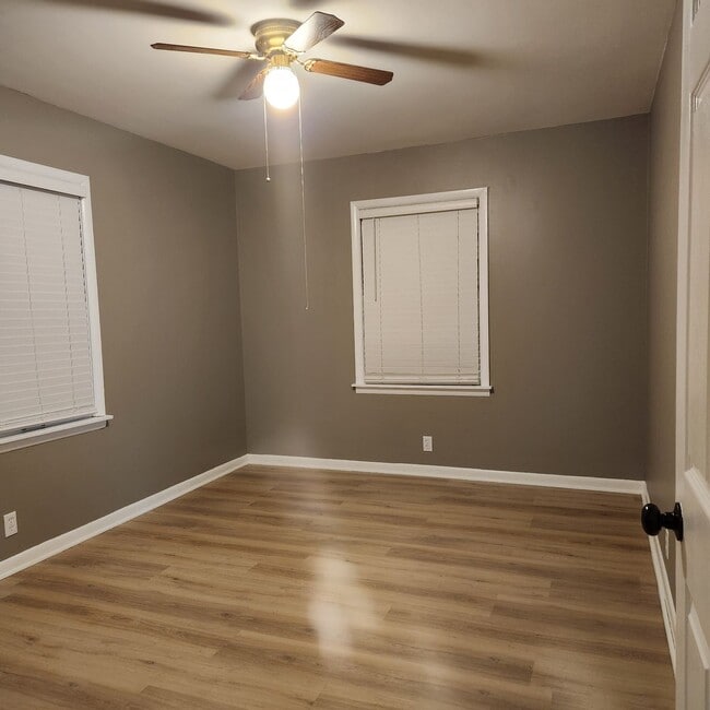 Building Photo - 320 Roney Dr