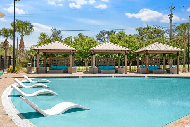 The Retreat at Tampa - The Retreat at Tampa Apartments