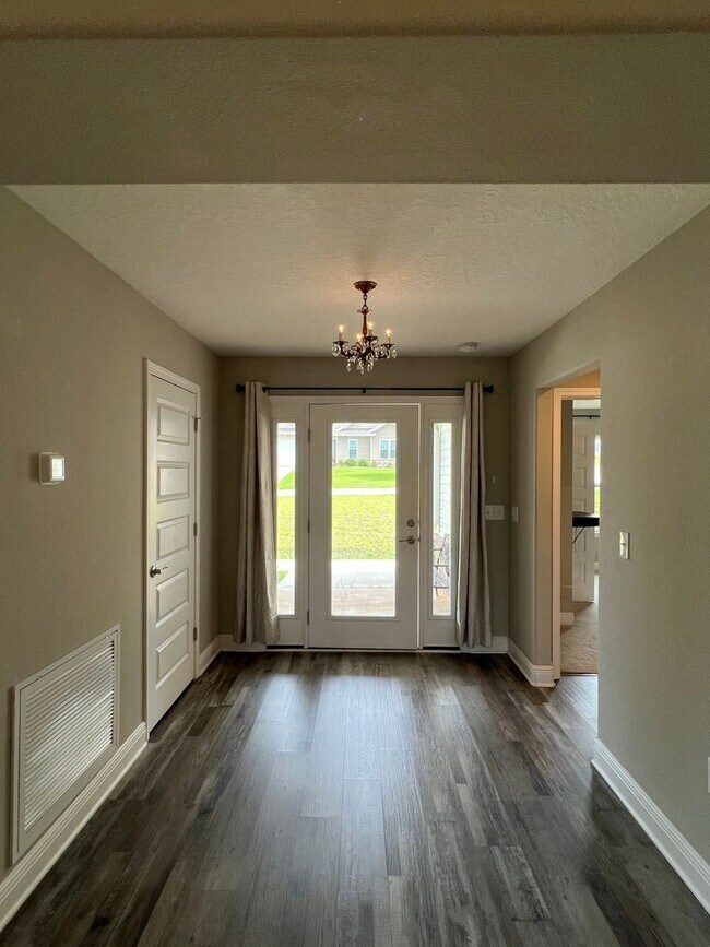 Building Photo - Executive Living