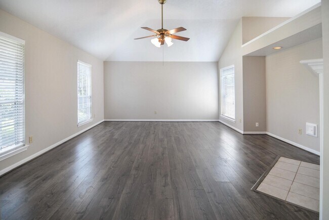 Foto del edificio - 7703 Hayward Ct