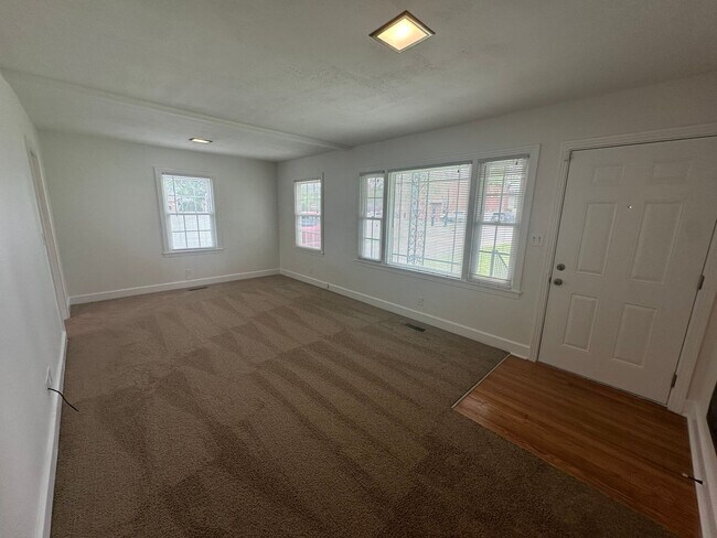 Building Photo - 106 Rushwood Dr