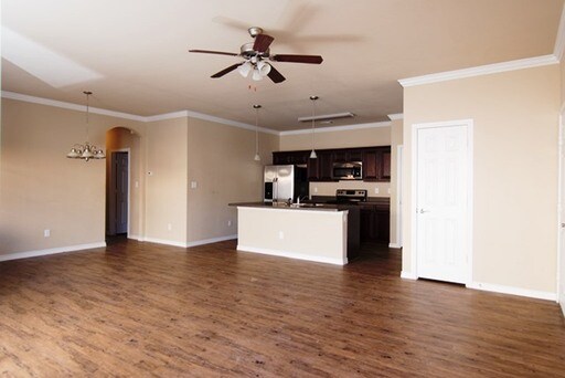 Building Photo - 1043 Newcastle Dr