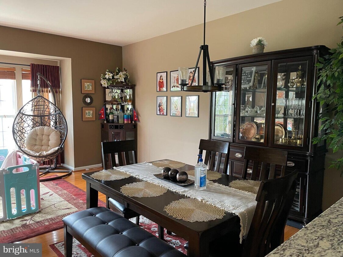 25278 Gothic Square, Chantilly, VA 20152 Townhome Rentals in