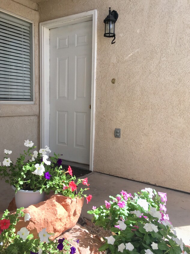 Primary Photo - 617 W Evans Ridge Cir