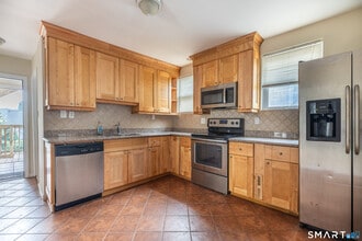 Building Photo - 727 Brewster St