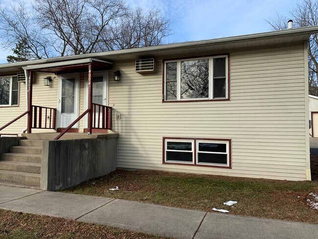 Foto del edificio - 4004 Bruns Ave