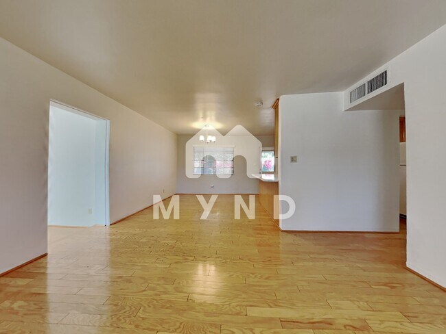 Foto del edificio - 2214 E Monterosa St