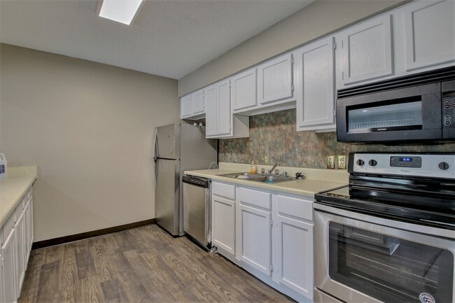 Building Photo - Westbridge Apartments