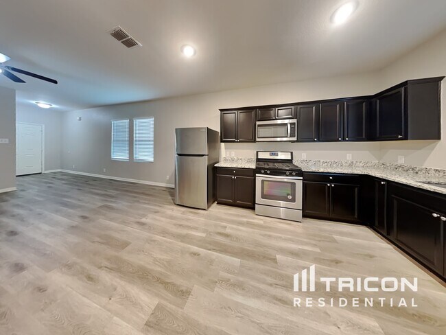 Foto del edificio - 4950 Hallies Garden Saint Hedwig TX