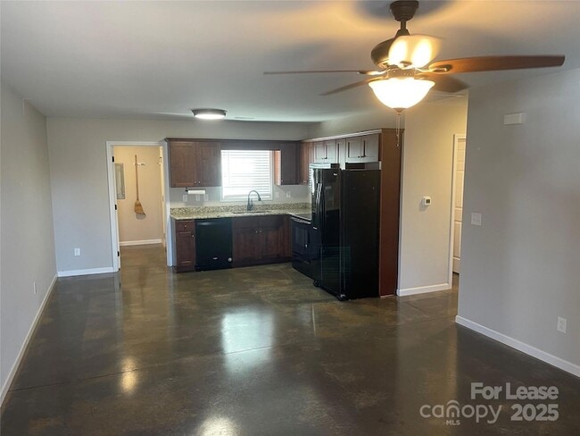 Building Photo - 4421 Dillbrook Ln