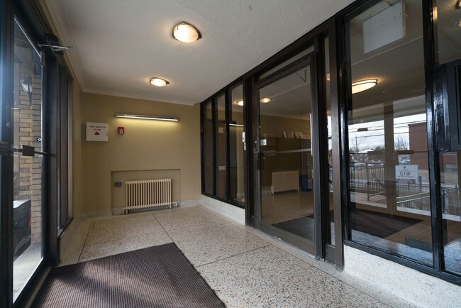 Building Photo - 612 Dawes Rd