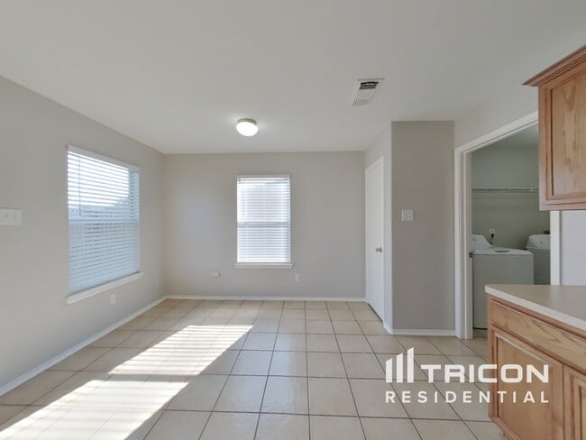 Foto del edificio - 13007 Lark Point Ct