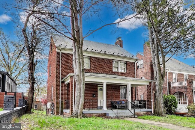 Building Photo - 1316 Van Buren St NW