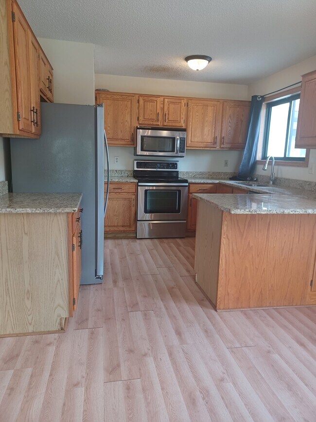 Foto del edificio - 5505 Orleans Ln N
